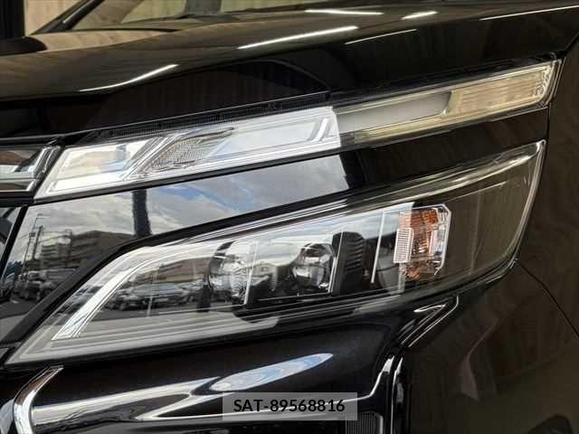 Toyota VOXY HYBRID 2021-06 6791782-23