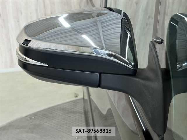 Toyota VOXY HYBRID 2021-06 6791782-26