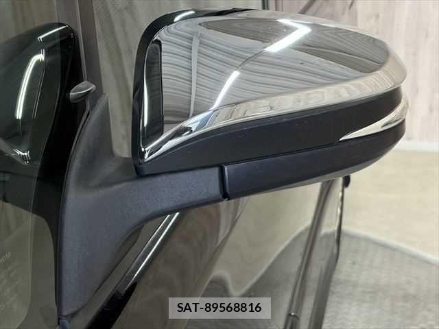 Toyota VOXY HYBRID 2021-06 6791782-27
