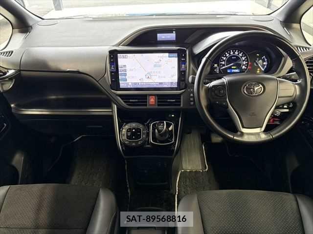 Toyota VOXY HYBRID 2021-06 6791782-2