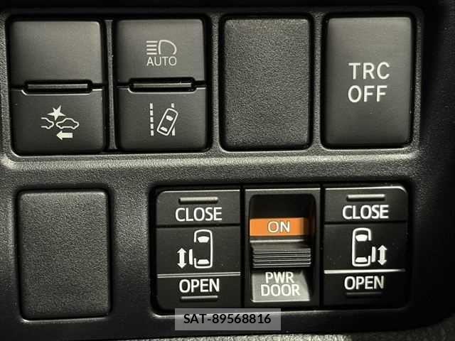 Toyota VOXY HYBRID 2021-06 6791782-6