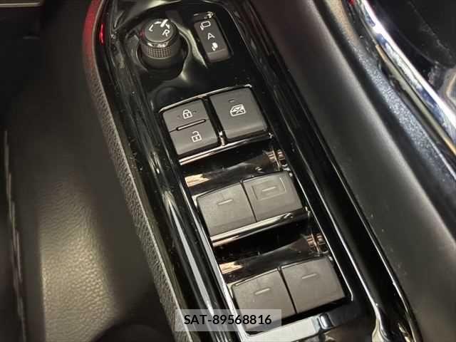 Toyota VOXY HYBRID 2021-06 6791782-7