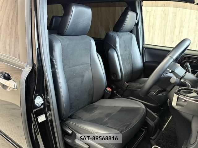 Toyota VOXY HYBRID 2021-06 6791782-8