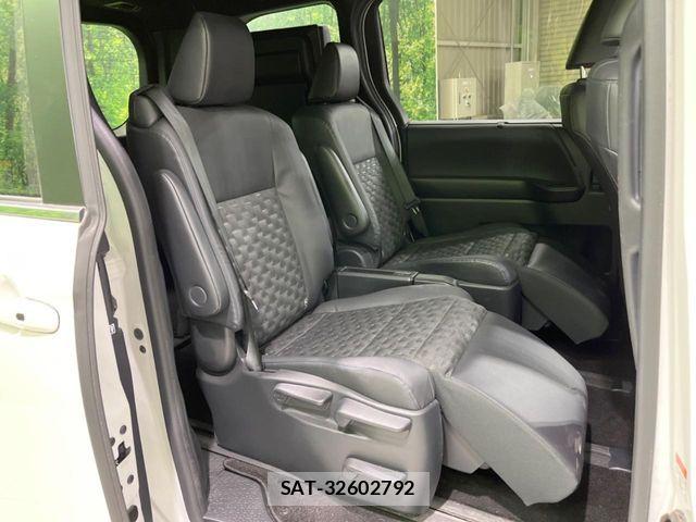 Toyota VOXY HYBRID 2023-02 6791752-10
