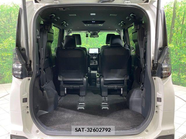 Toyota VOXY HYBRID 2023-02 6791752-11