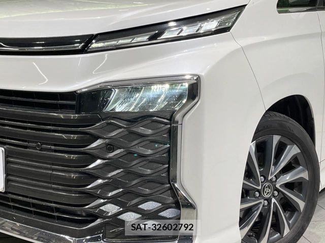 Toyota VOXY HYBRID 2023-02 6791752-12