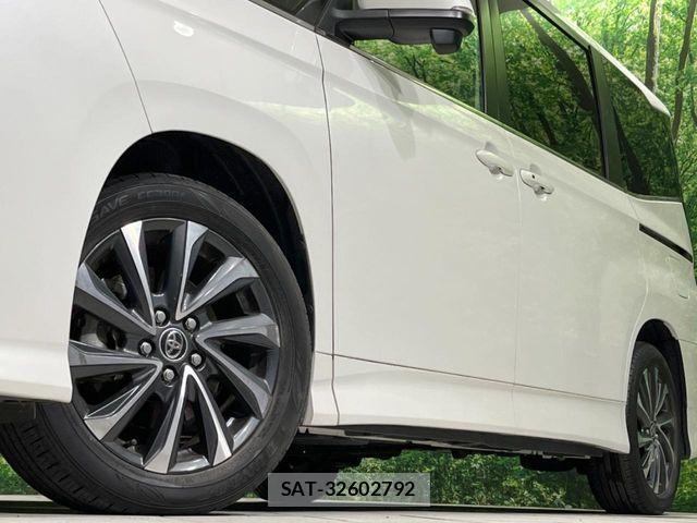 Toyota VOXY HYBRID 2023-02 6791752-13