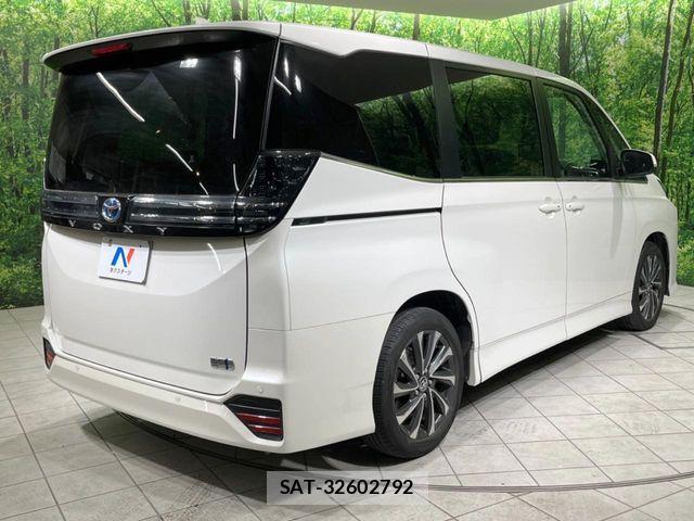 Toyota VOXY HYBRID 2023-02 6791752-17