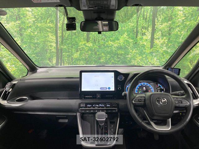 Toyota VOXY HYBRID 2023-02 6791752-1