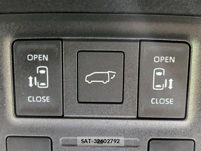 Toyota VOXY HYBRID 2023-02 6791752-6