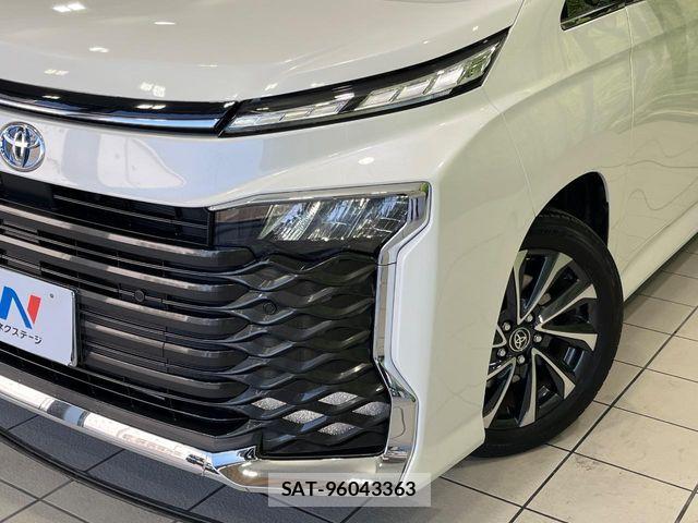 Toyota VOXY HYBRID 2023-06 6791765-12