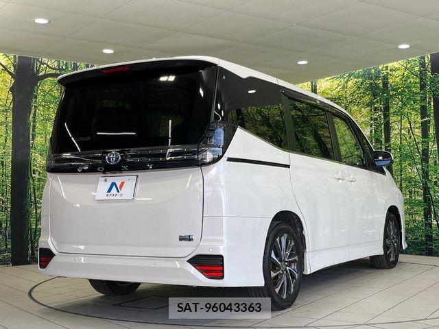 Toyota VOXY HYBRID 2023-06 6791765-17
