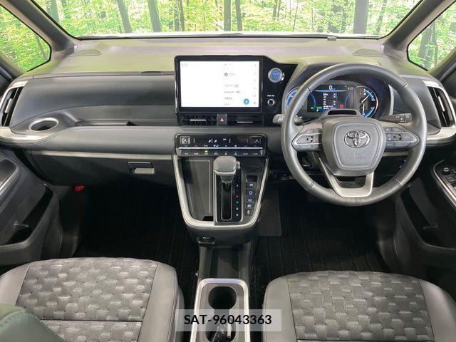 Toyota VOXY HYBRID 2023-06 6791765-1