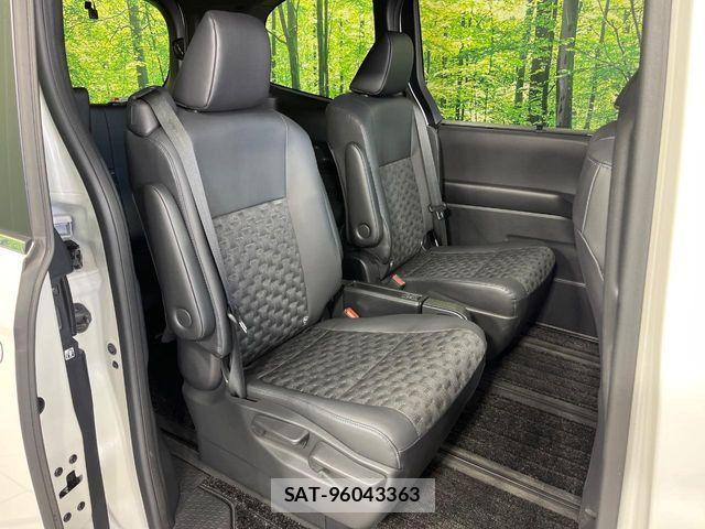Toyota VOXY HYBRID 2023-06 6791765-8