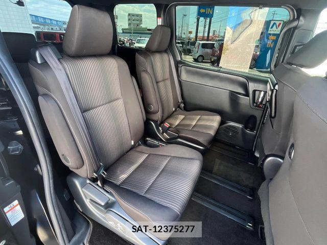 Toyota VOXY HYBRID 2020-03 6791786-9