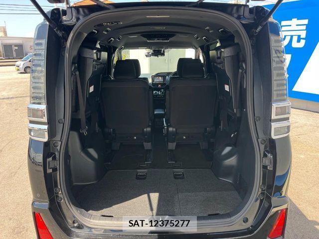 Toyota VOXY HYBRID 2020-03 6791786-11