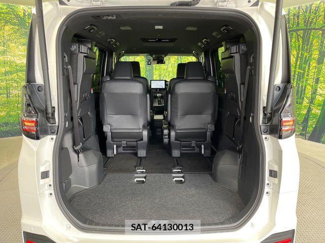 Toyota VOXY HYBRID 2023-06 6791763-10