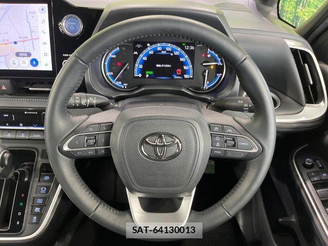 Toyota VOXY HYBRID 2023-06 6791763-11