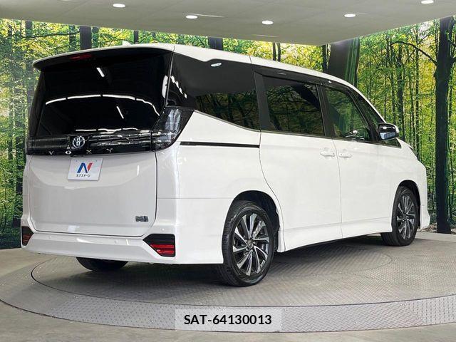 Toyota VOXY HYBRID 2023-06 6791763-17