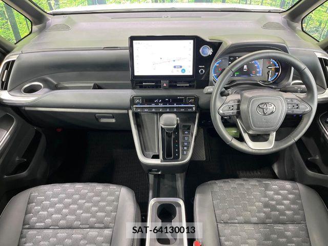 Toyota VOXY HYBRID 2023-06 6791763-1