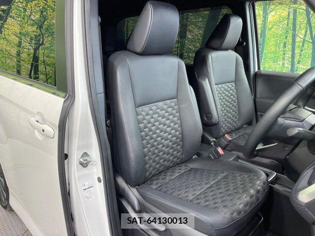 Toyota VOXY HYBRID 2023-06 6791763-7