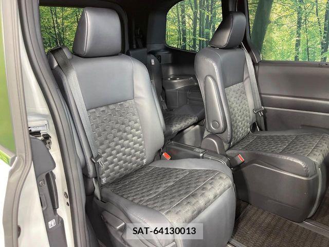 Toyota VOXY HYBRID 2023-06 6791763-8