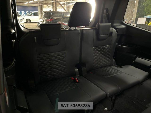 Toyota VOXY HYBRID 2026-04 6817966-9