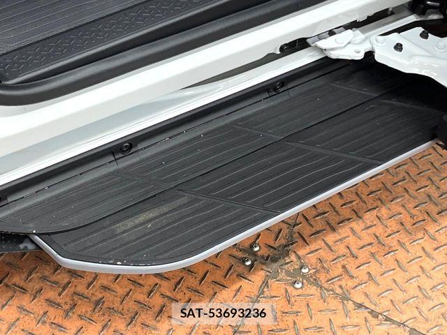 Toyota VOXY HYBRID 2026-04 6817966-3