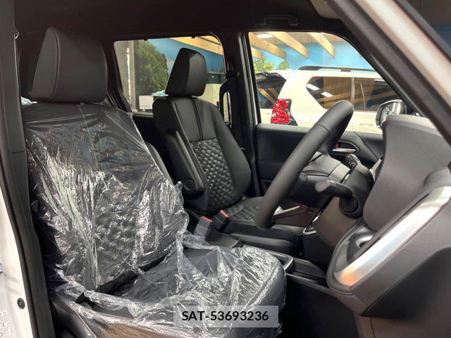 Toyota VOXY HYBRID 2026-04 6817966-7