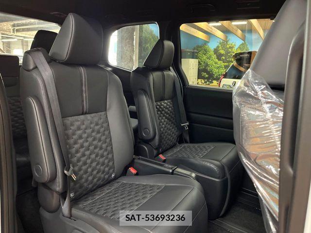 Toyota VOXY HYBRID 2026-04 6817966-8