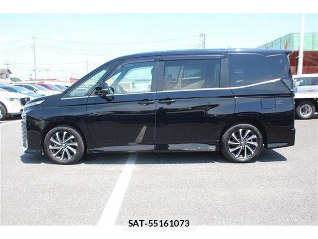 Toyota VOXY HYBRID 2023-06 6817997-9