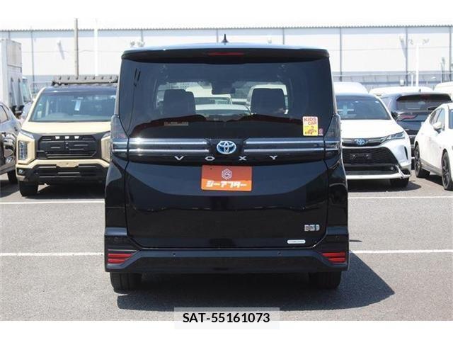Toyota VOXY HYBRID 2023-06 6817997-10