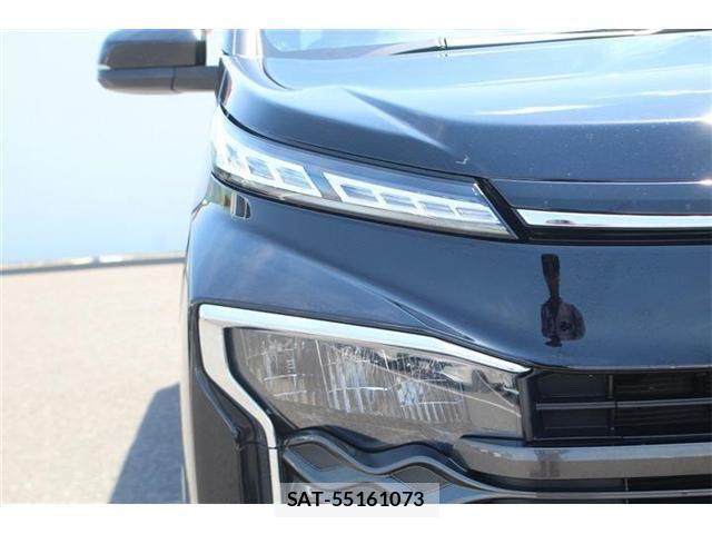 Toyota VOXY HYBRID 2023-06 6817997-14