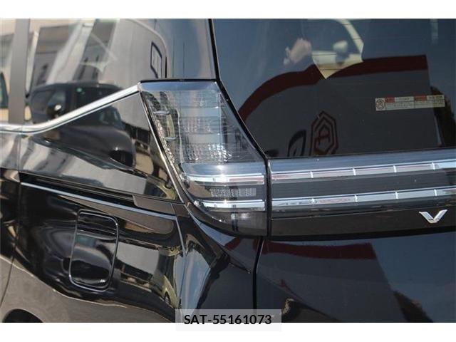 Toyota VOXY HYBRID 2023-06 6817997-15