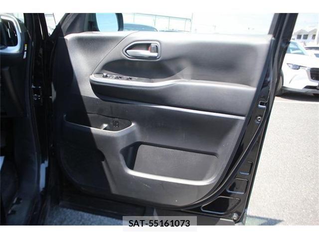 Toyota VOXY HYBRID 2023-06 6817997-18