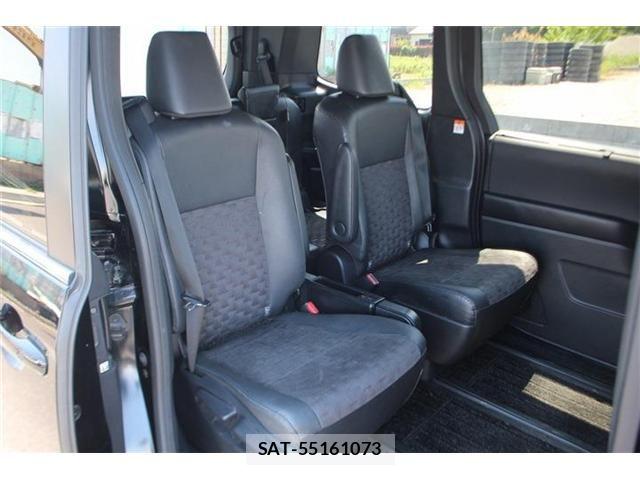 Toyota VOXY HYBRID 2023-06 6817997-20