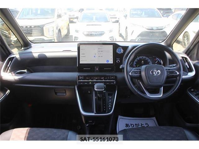 Toyota VOXY HYBRID 2023-06 6817997-21