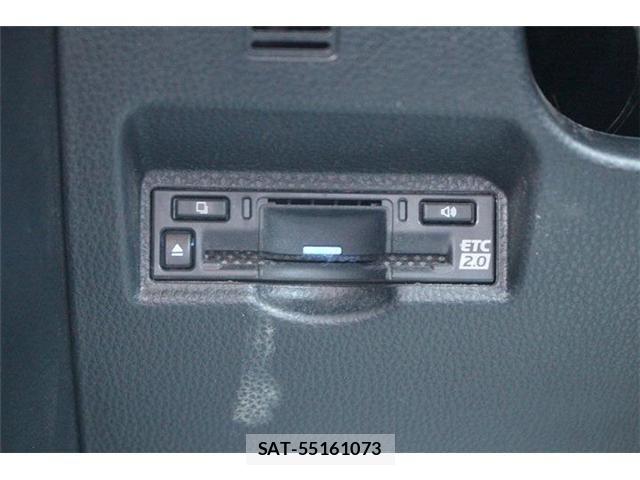 Toyota VOXY HYBRID 2023-06 6817997-4