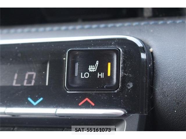 Toyota VOXY HYBRID 2023-06 6817997-5