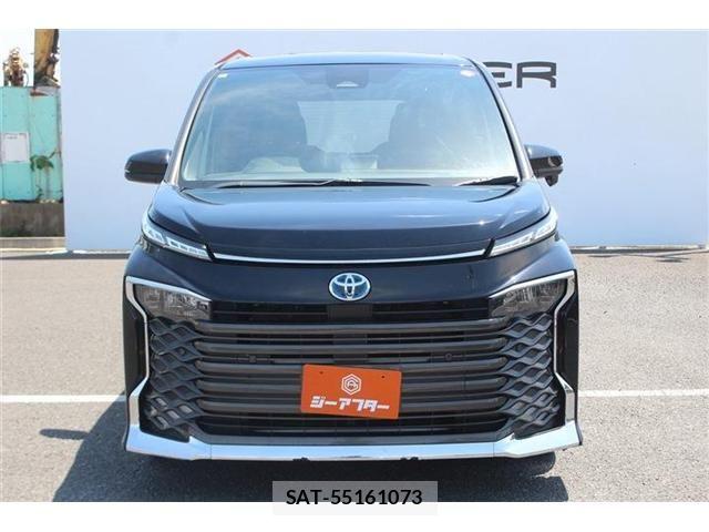 Toyota VOXY HYBRID 2023-06 6817997-8