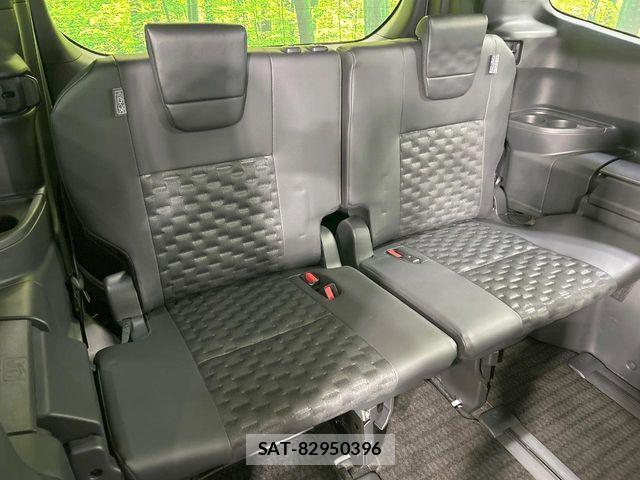 Toyota VOXY HYBRID 2024-03 6817970-9