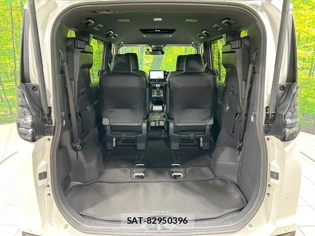 Toyota VOXY HYBRID 2024-03 6817970-10