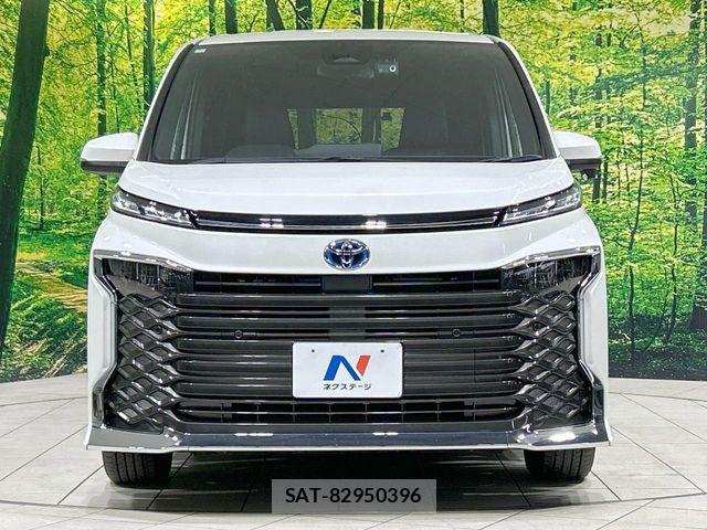Toyota VOXY HYBRID 2024-03 6817970-14