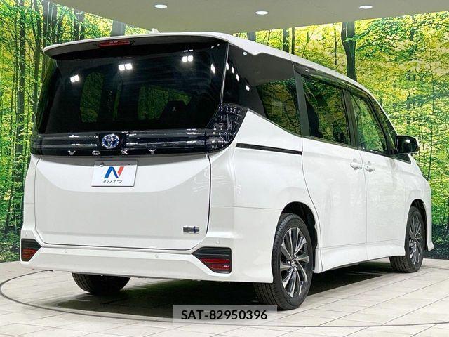 Toyota VOXY HYBRID 2024-03 6817970-16