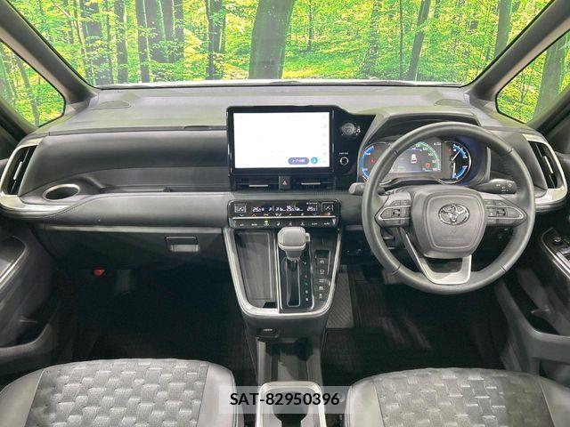 Toyota VOXY HYBRID 2024-03 6817970-1