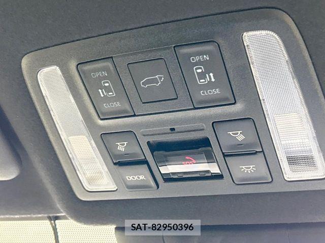 Toyota VOXY HYBRID 2024-03 6817970-5