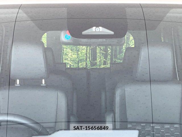 Toyota VOXY HYBRID 2025-09 6817971-2