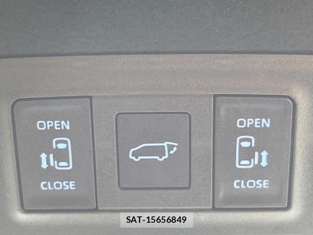 Toyota VOXY HYBRID 2025-09 6817971-5