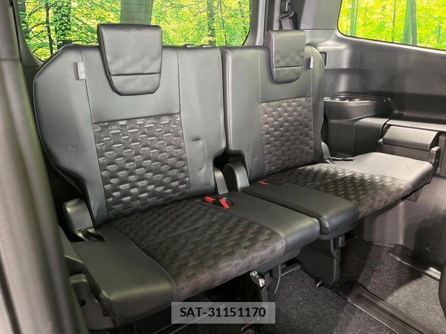 Toyota VOXY HYBRID 2023-08 6817980-9