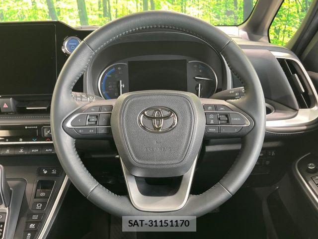 Toyota VOXY HYBRID 2023-08 6817980-11